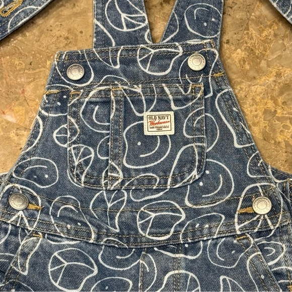 Old navy baby girl denim blue overall shorts 6-12 months - Picture 3 of 5